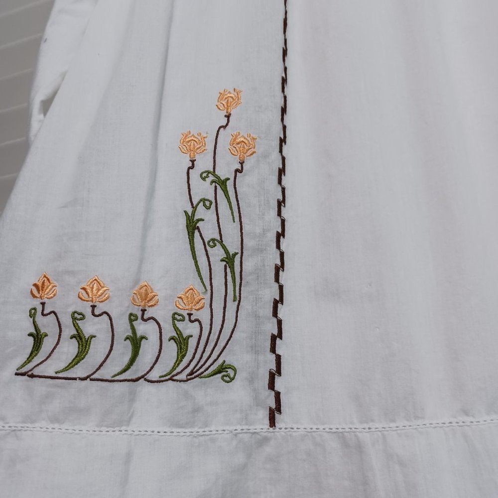 XCVI White Cotton Floral Embroidered Boho Tunic Top - Picture 4 of 8